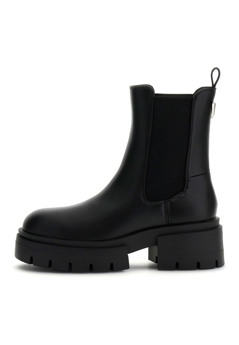 Botas Chelsea negras con suela de plataforma gruesa, paneles laterales elásticos y una lengüeta. Acabado de cuero suave con diseño de punta redonda.