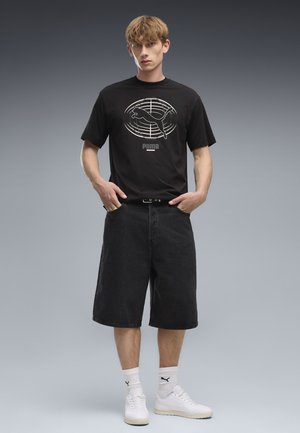 Puma, PUMATECH RELAXED GRAPHIC T-SHIRT - Printtipaita - black