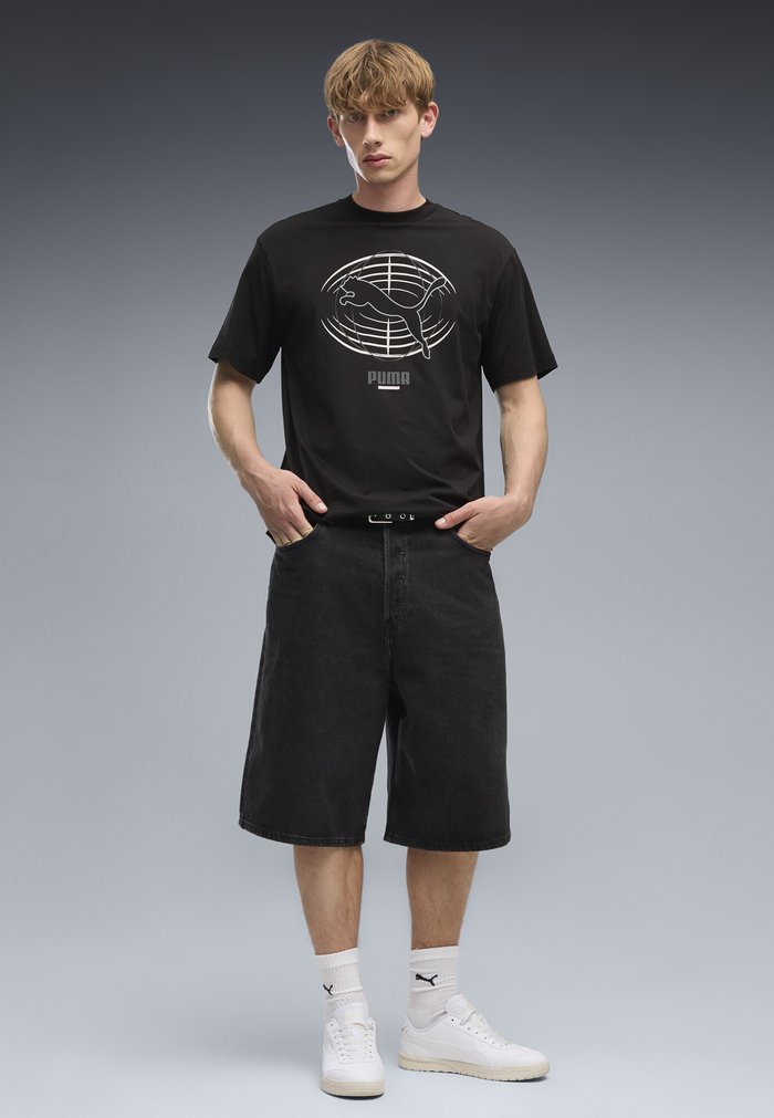 PUMA PUMATECH RELAXED GRAPHIC T-SHIRT - Print T-shirt - black