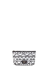 Pochette con zip in bianco e nero con motivo geometrico. Realizzata in tessuto; forma rettangolare con superficie testurizzata e etichetta di marca.