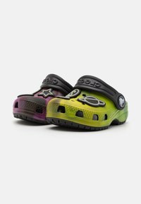 Crocs SMU CLASSIC TIE DYE GLOW IN THE DARK OVERLOAD UNISEX - Ciabatte da mare - black/multi-coloured