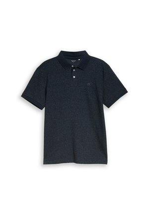 Polo homme bleu marine foncé à manches courtes avec de fines rayures horizontales, col et poignets côtelés, et une patte de boutonnage à trois boutons.