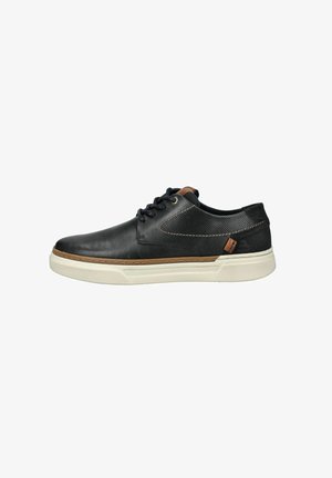 Scarpe in pelle nera con finitura liscia, dotate di un pannello testurizzato, accenti beige, suola in gomma bianca e dettagli marroni sui lati.