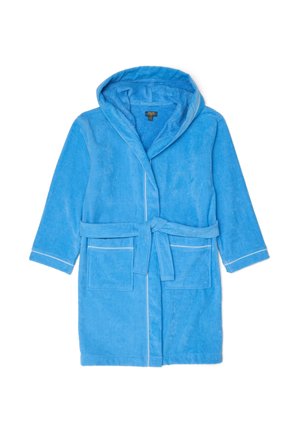 Blauer Kapuzenbademantel mit langen Ärmeln, zwei Vordertaschen und einem Taillengürtel auf weißem Hintergrund.