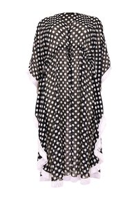 Schwarzer und weißer Polka-Dot-Kaftan mit lockerer Passform, der einen gerafften Ausschnitt und weiße Rüschendetails für zusätzlichen Charme aufweist.