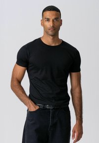 MUSCLE - T-shirt basic - black
