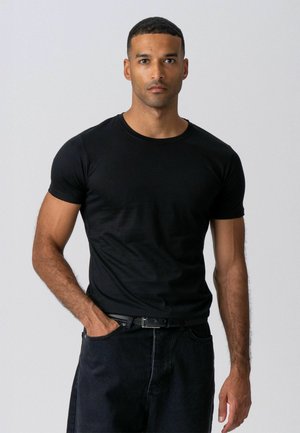MUSCLE - Navadna majica - black