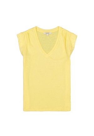 Geel T-shirt met korte mouwen en een V-hals, met gestructureerde accenten op de schouders en een losse pasvorm. Gemaakt van een zachte, lichtgewicht stof.