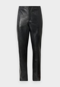 Pantaloni neri in ecopelle con una sottile texture a coccodrillo, taglio dritto e vita alta, esposti su uno sfondo bianco uniforme.