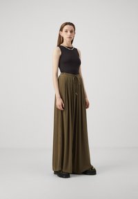 ONLY ONLCHIARA PANTS - Auduma bikses - khaki