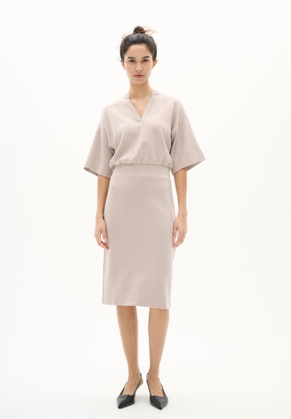 SUBINA VINCENT - Etuikleid - clay