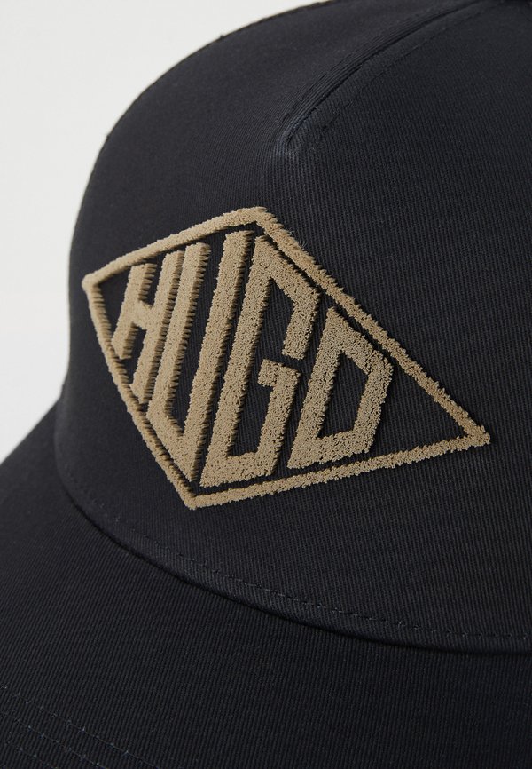 MARSEL TRUCKER GEO - Cap3