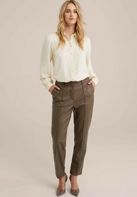 WE Fashion Užsagstoma palaidinė - white