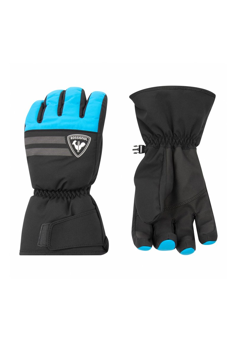Černé lyžařské rukavice s modrými akcenty, tvarované prsty, elastické manžety a bezpečnostní zápěstní pás. Na hřbetu rukavice je logo.