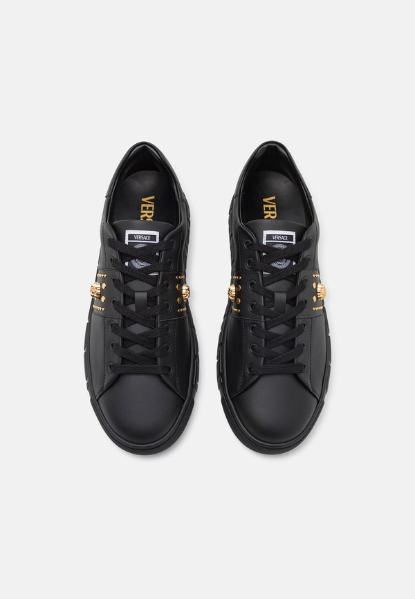 APPLICATION MEDUSE AND STUD - Trainers4