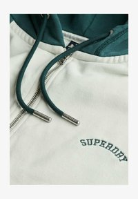 Non sélectionné, desrt bone off wht d pne green