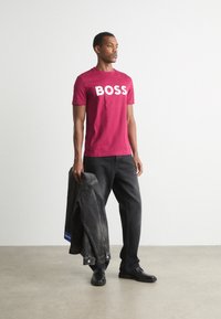 BOSS THINKING - Camiseta estampada - open red