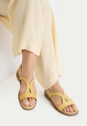 Lasocki, LASOCKI WOMEN'S SANDALS YELLOW - Páskové sandály - yellow