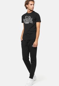 Lonsdale ALLANFEARN - Marškinėliai su spaudiniu - black white