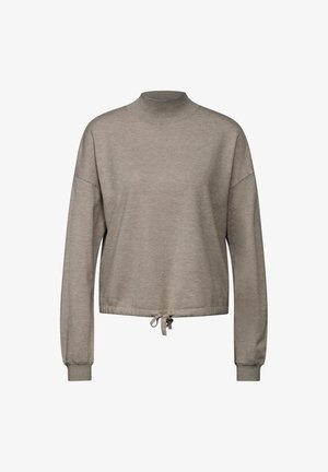 Jasnobrązowy sweter z długim rękawem, z wysokim kołnierzem, luźnym krojem i ściągaczem na dole. Miękka faktura z prążkowanymi mankietami i dekoltem.