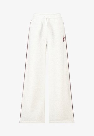 Witte wijde sweatpants met bordeauxrode zijstrepen en een klein bordeauxrood silhouetlogo op het bovenste dijbeen, elastische tailleband met trekkoord.
