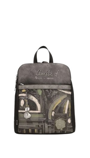 Zainetto piccolo grigio Anekke con stampa architettonica astratta, tasca frontale con cerniera e ciondoli decorativi rotondi in metallo appesi alla zip.