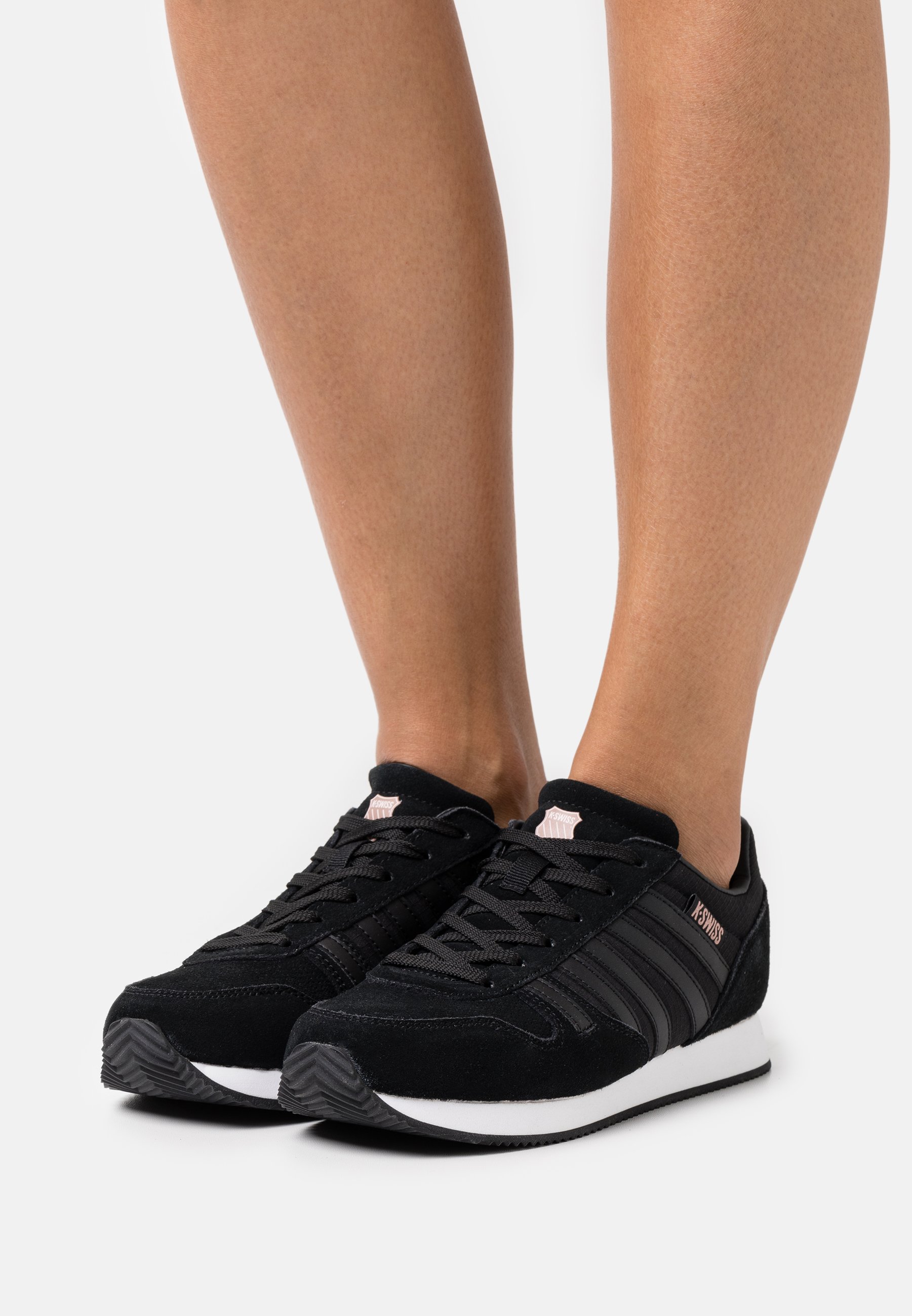 K-Swiss Sportieve veterschoen met zwarte zool online kopen.