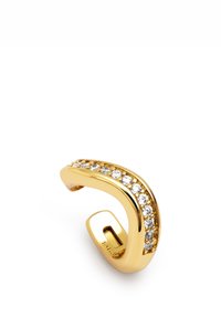 Guldfärgad ring med en slät, böjd design som har en rad av klara kristaller längs ena sidan. Öppen form. Polerad yta.