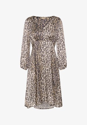 Pintes leopardu kleita vieglā audumā, ar V-veida kakla izgriezumu, garām pūkainām piedurknēm un plūstošu siluetu. Krāsas ietver bēšu un tumši brūnu.