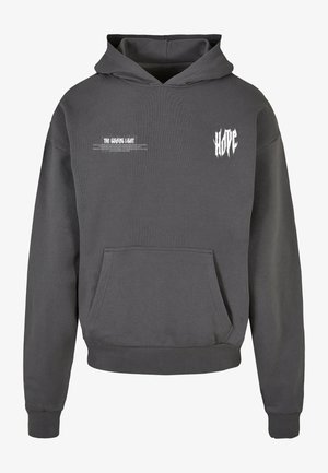 Sweatshirt griș cu glugă, având un buzunar frontal, mansete și tiv din material elastic, și grafica albă pe piept și pe mânecă. Textura fabricii este moale.