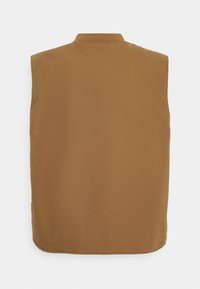 Vest fără mâneci dintr-un material maro, având gât înalt și margine rotunjită. Textură netedă cu un design minimalist și fără elemente hardware vizibile.