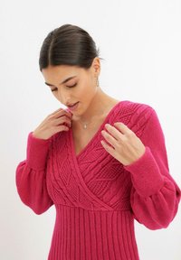 bonprix Abito in maglia - pink