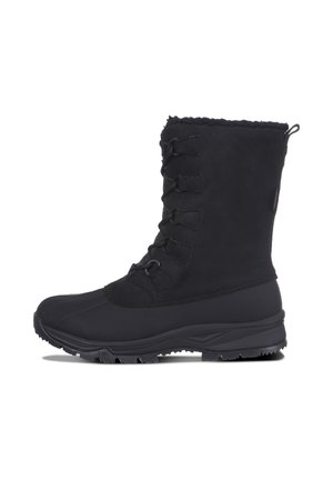 Bota de invierno negra con cordones delanteros, suela gruesa de goma y forro interior aislante, diseñada para condiciones climáticas frías y húmedas.