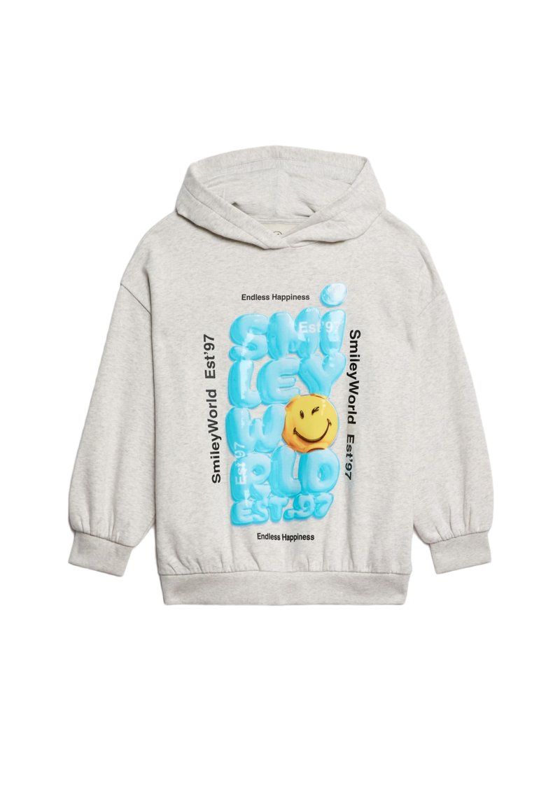 Sudadera gris con un gráfico frontal que presenta texto azul y un emoji sonriente. Tiene capucha con cordones y puños elásticos. Textura de tela suave.