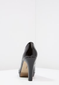 s.Oliver High heels - black