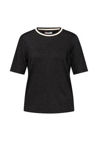 Camiseta negra de manga corta con una tela ligeramente texturada, que presenta un cuello en crema de contraste. Diseño simple, corte relajado.