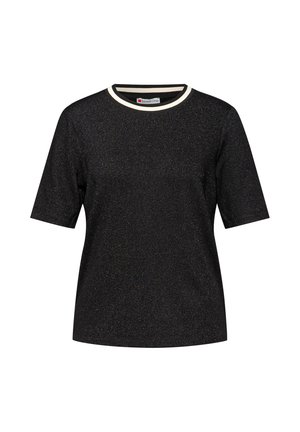 Camiseta negra de manga corta con una tela ligeramente texturada, que presenta un cuello en crema de contraste. Diseño simple, corte relajado.