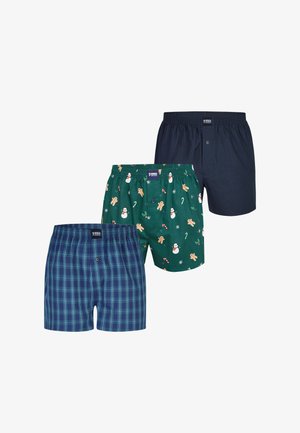 Trois paires de boxers pour hommes : un navy, un vert avec des motifs de vacances et un bleu à carreaux, chacun avec une taille élastique.