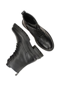 Zwarte leren enkellaarsjes met een ronde neus, vetersluiting aan de voorkant en textuuraccenten. Dikke rubberen zool met profiel voor grip.