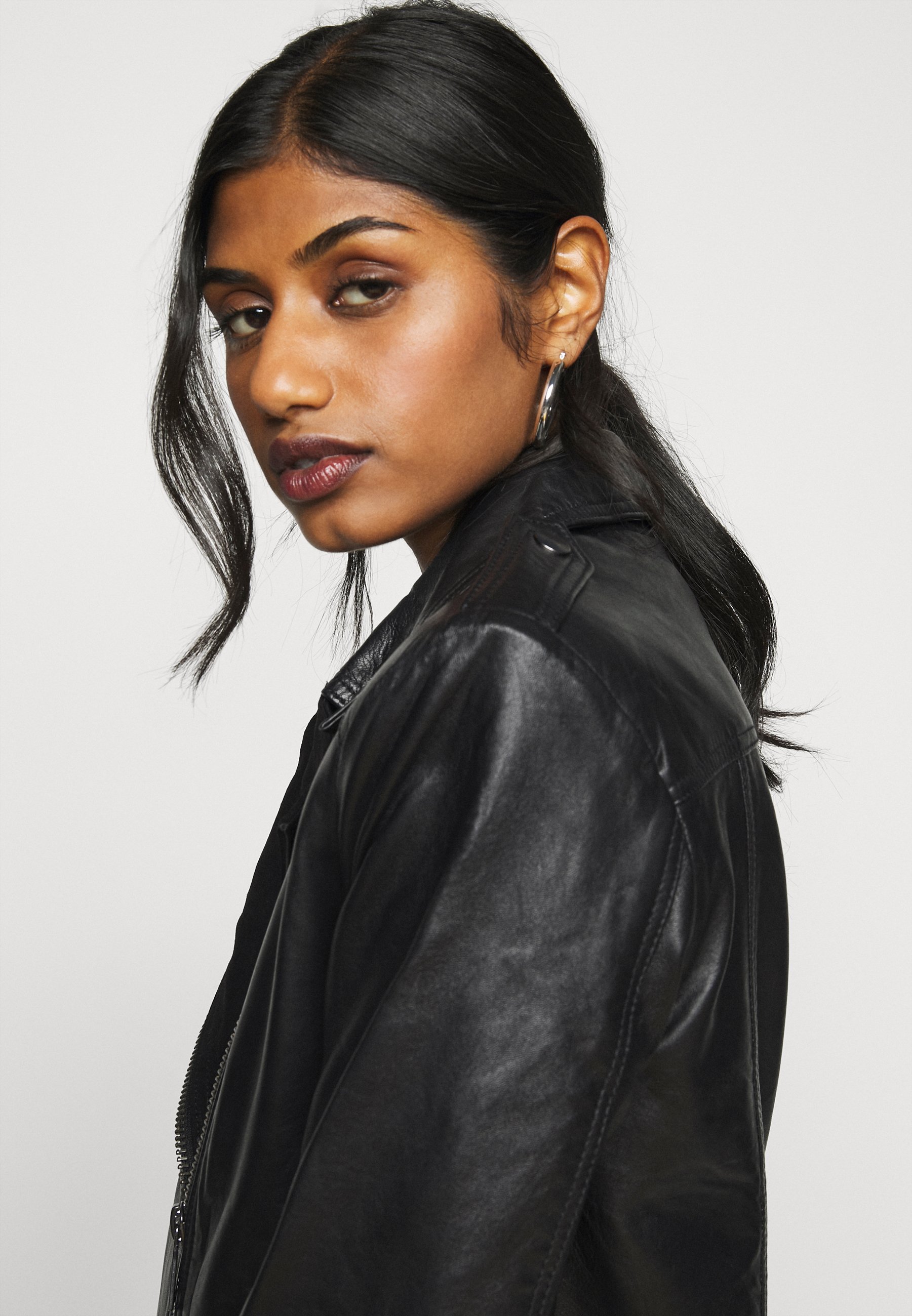 VILA PETITE VILLOW BIKER JACKET Skinnjacka black VILA PETITE VILLOW BIKER JACKET Skinnjacka black