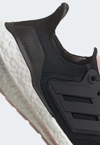 adidas Performance ULTRABOOST 22 W UNISEX czarny