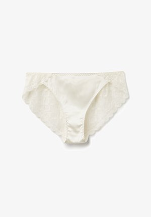 Ropa interior blanca con ribete de encaje, con un frente de satén y lados de encaje texturizado. Presenta bordes ondulados y un acabado suave.