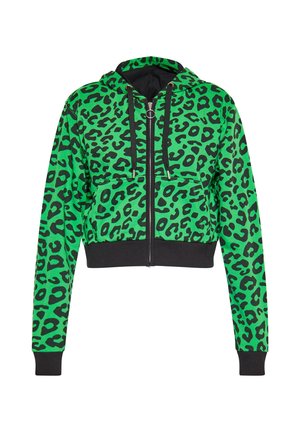 Grüner Cropped-Hoodie mit einem schwarzen Leopardenmuster, einem Reißverschluss vorne, Kapuze mit Zugband und schwarzen gerippten Bündchen und Saum.