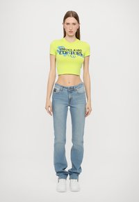 Versace Jeans Couture T-shirts med print - kiwi