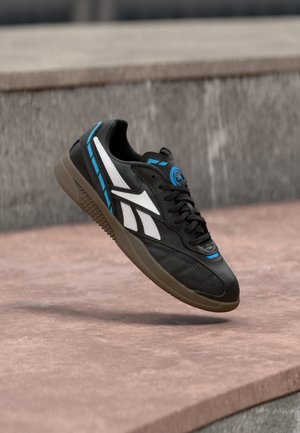 HAMMER STREET UNISEX - Sneakers low - black/white/futurecyan