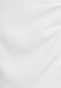 Unausgewählt, white