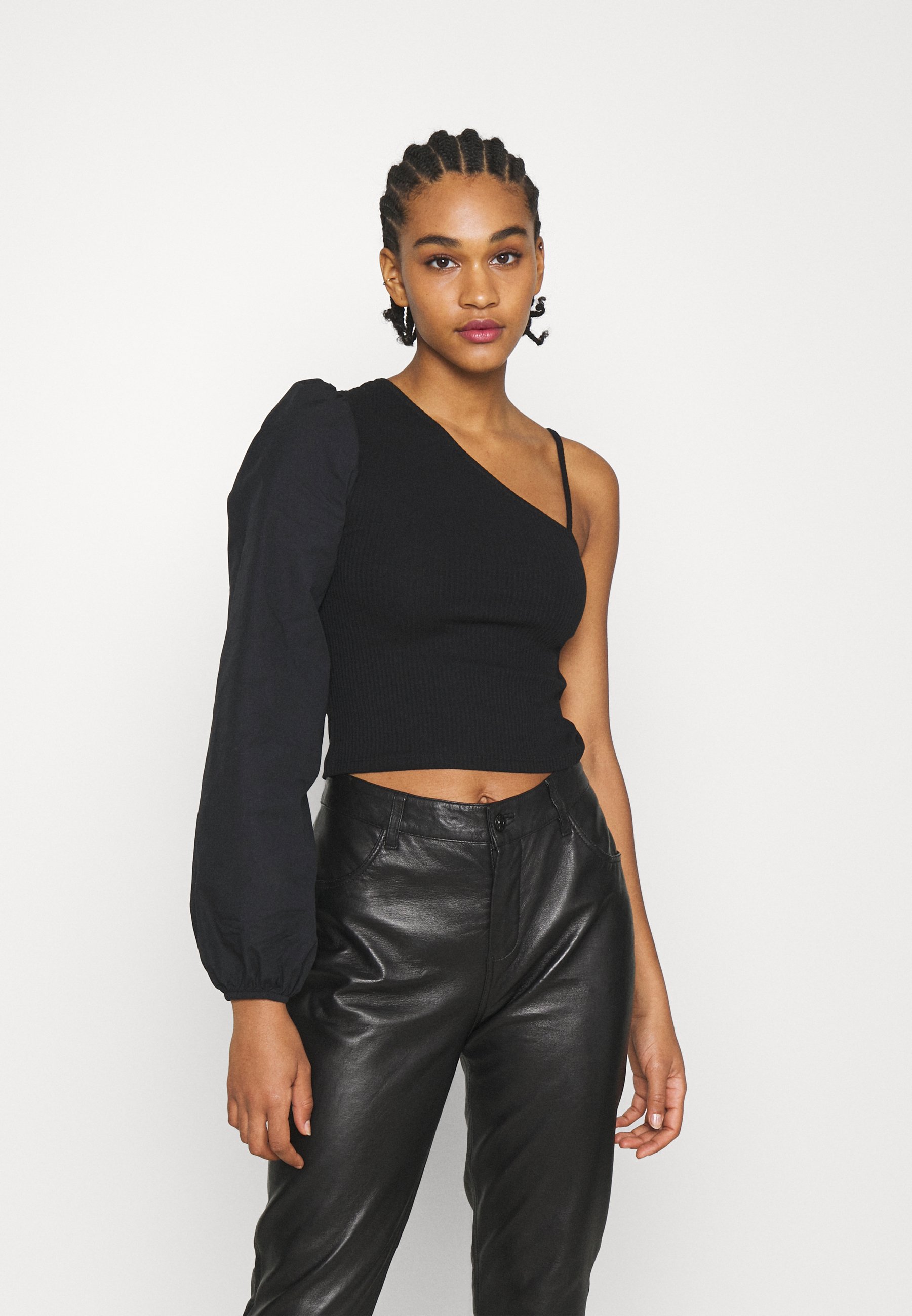 one shoulder hemdje