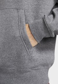 Nike Sportswear SPORTSWEAR CLUB FLEECE - Mikina - charcoal heather/anthracite/white