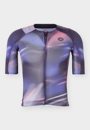 Camiseta de ciclismo de manga corta con cremallera frontal, que presenta patrones abstractos en púrpura, rosa y gris, y paneles texturizados en las mangas.