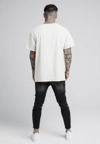 SIKSILK Jeansy Zwężane